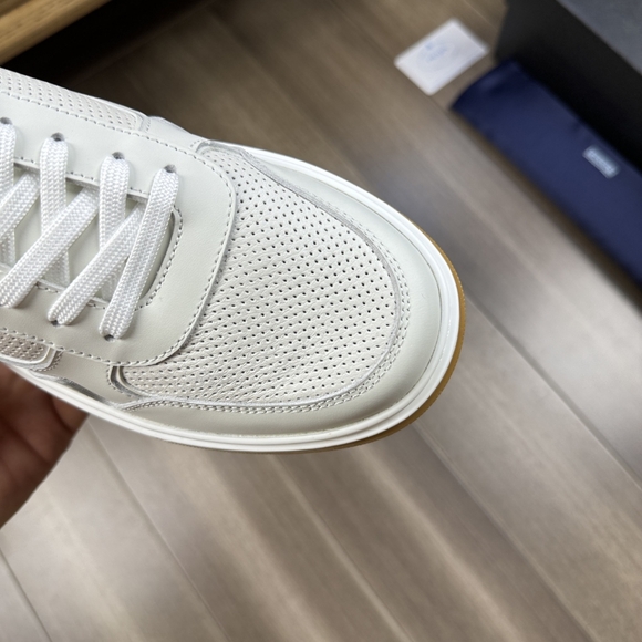 Prada men's white sneakers - Picture 5 of 7